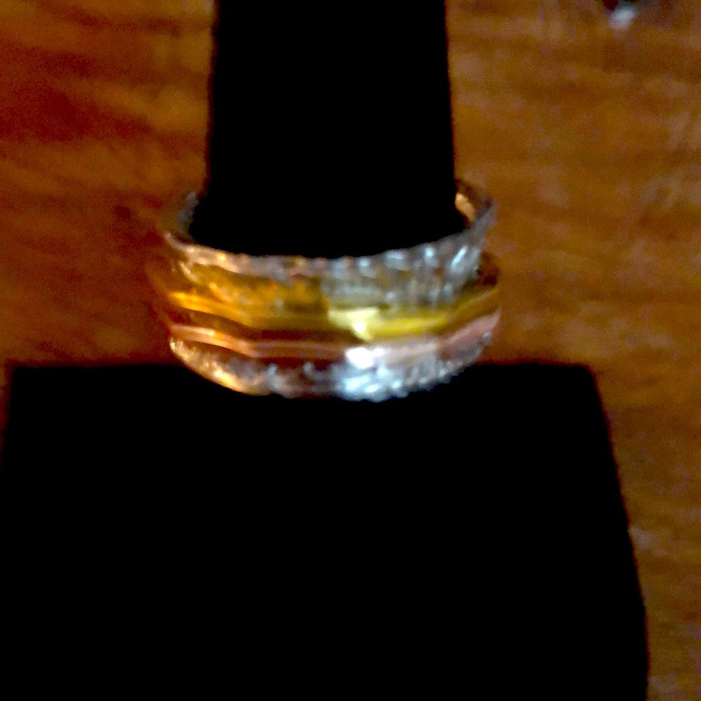 Lovely spinner ring with gold and copper bands size 7. NWOT